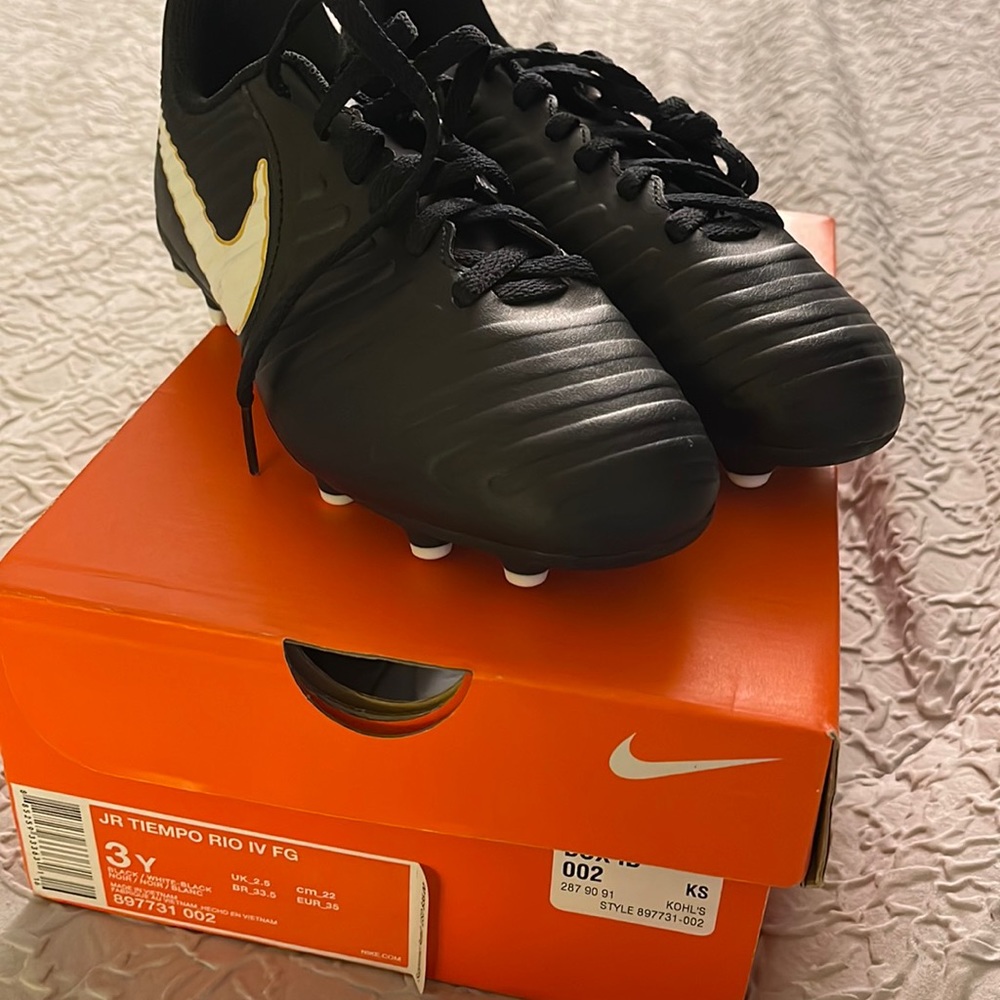 Nike Youth Size 3 soccer cleats